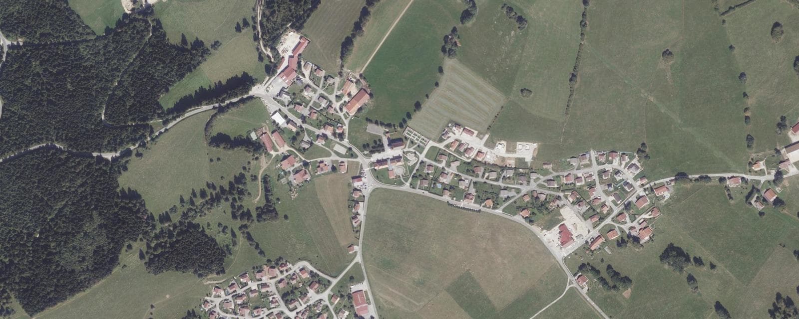 Vue aérienne de Fournets-Luisans (Doubs)