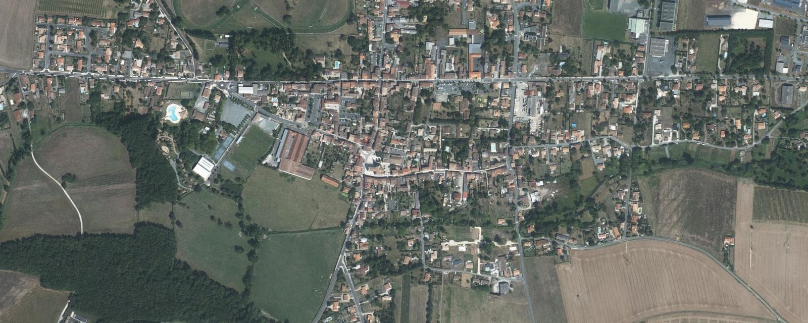 Vue aérienne de Gémozac (Charente-Maritime)