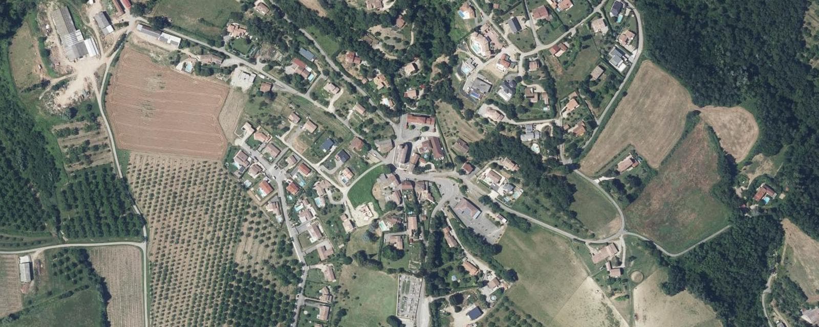 Vue aérienne de Geyssans (Drôme)