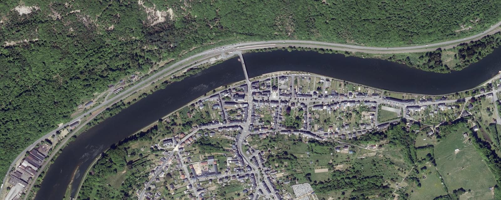 Vue aérienne de Haybes (Ardennes)