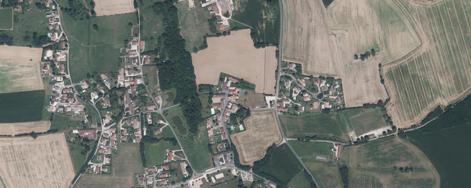 Vue aérienne de Illiat (Ain)