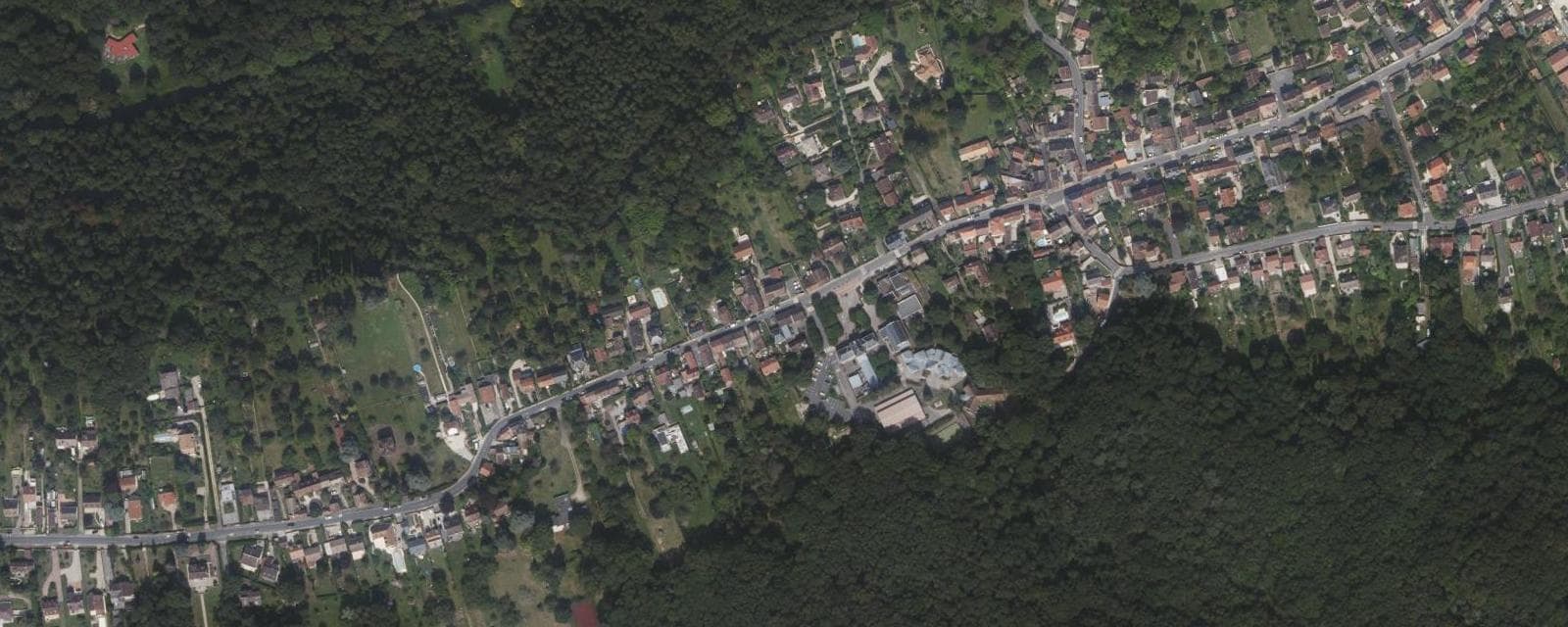 Vue aérienne de Janville-sur-Juine (Essonne)