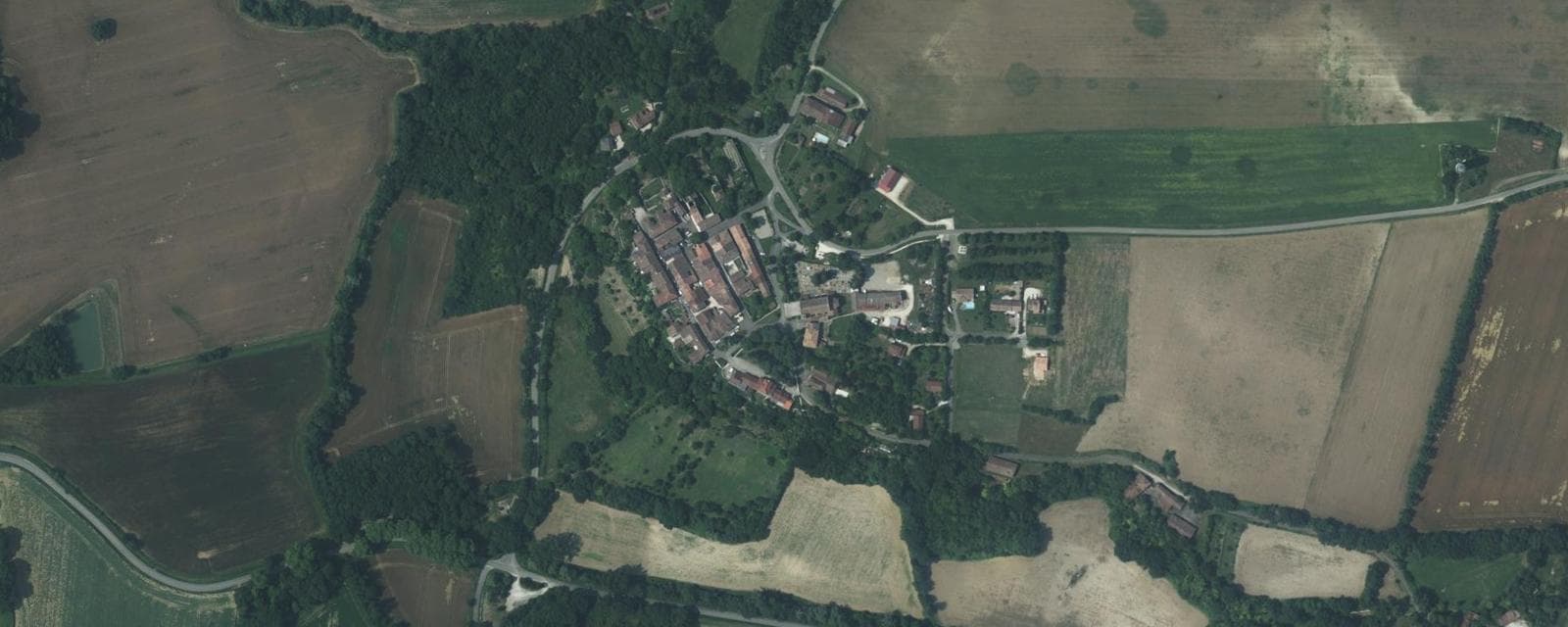 Vue aérienne de L'Isle-Bouzon (Gers)