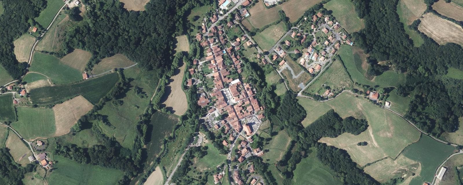 Vue aérienne de La Bastide-Clairence (Pyrénées-Atlantiques)