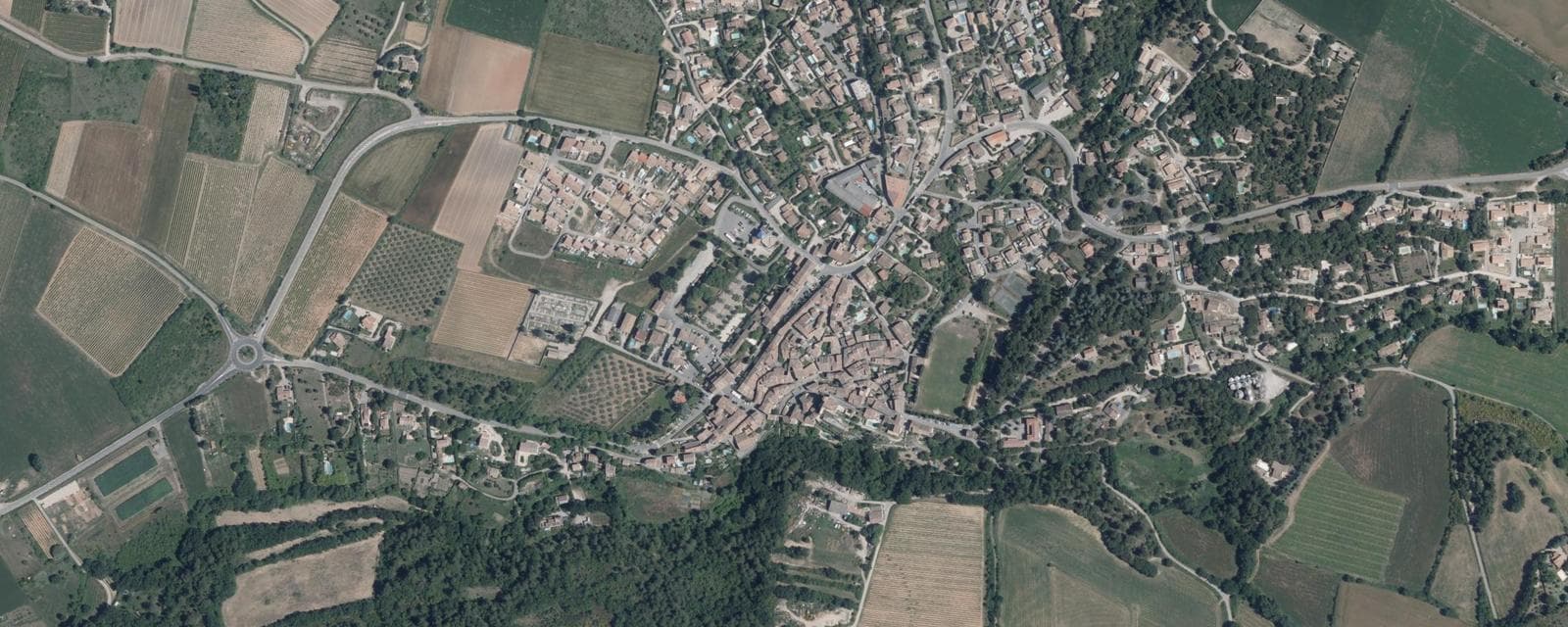 Vue aérienne de La Bastide-des-Jourdans (Vaucluse)