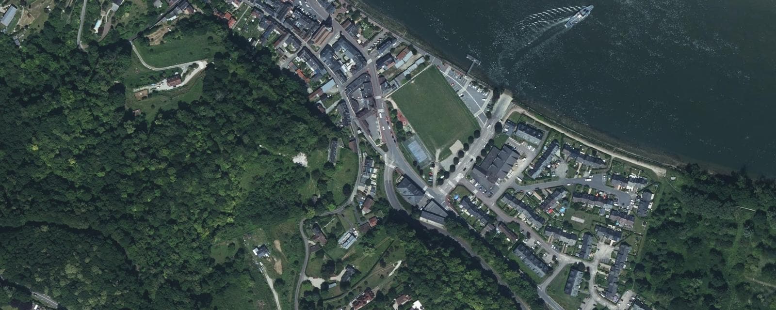 Vue aérienne de La Bouille (Seine-Maritime)
