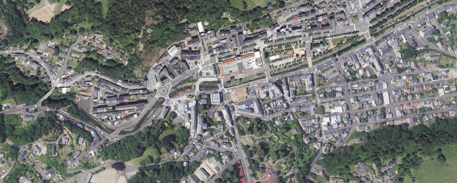 Vue aérienne de La Bourboule (Puy-de-Dôme)