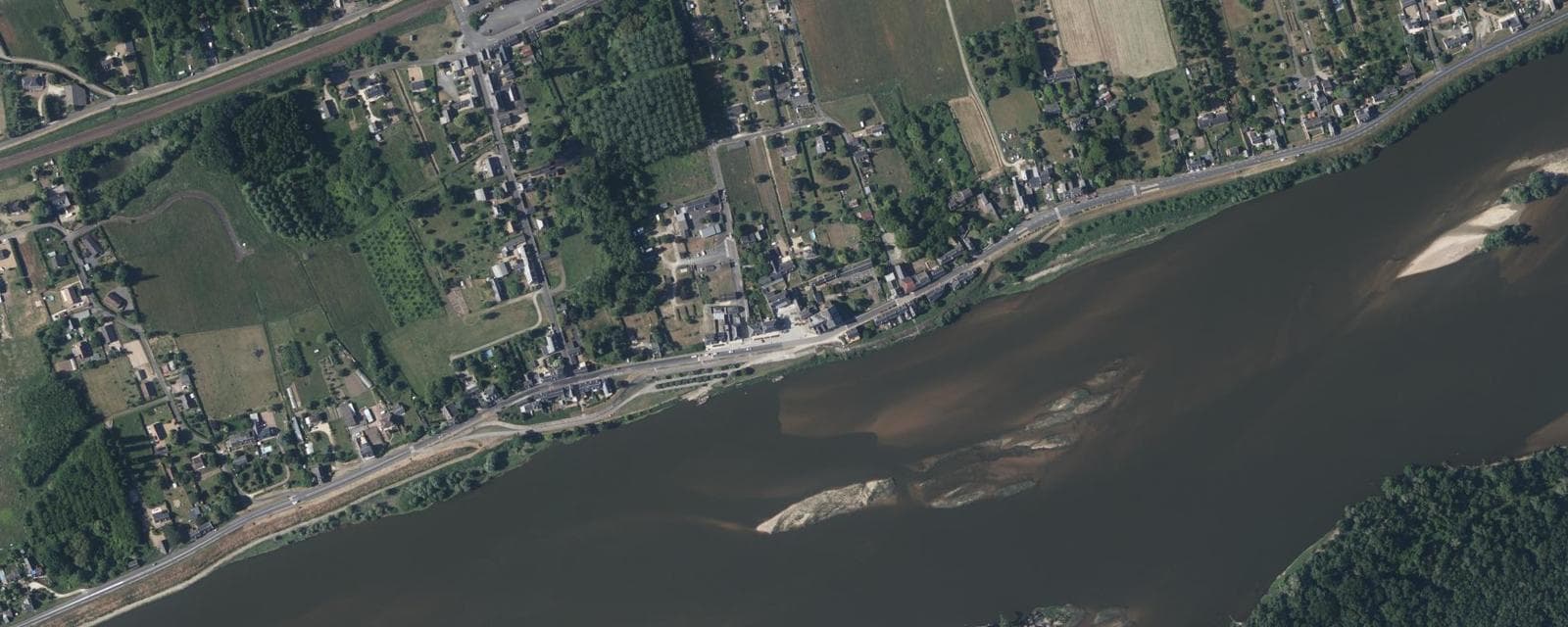 Vue aérienne de La Chapelle-sur-Loire (Indre-et-Loire)