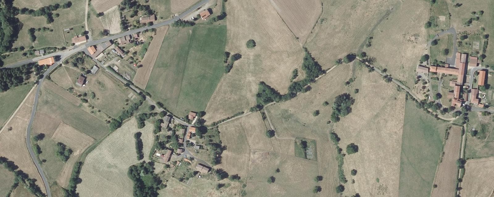 Vue aérienne de La Chapelle-sur-Usson (Puy-de-Dôme)