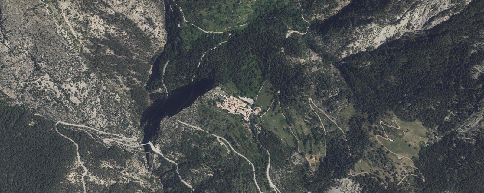 Vue aérienne de La Croix-sur-Roudoule (Alpes-Maritimes)