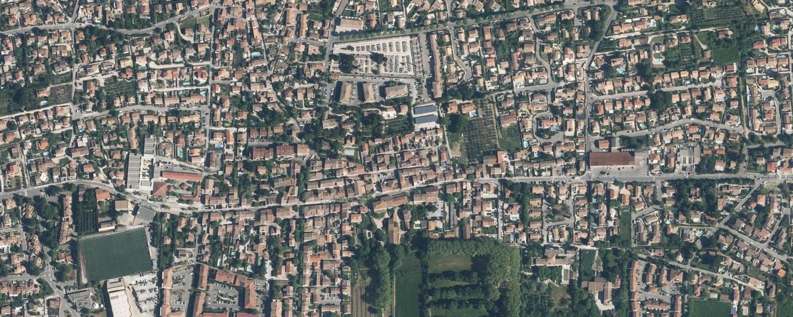 Vue aérienne de La Fare-les-Oliviers (Bouches-du-Rhône)