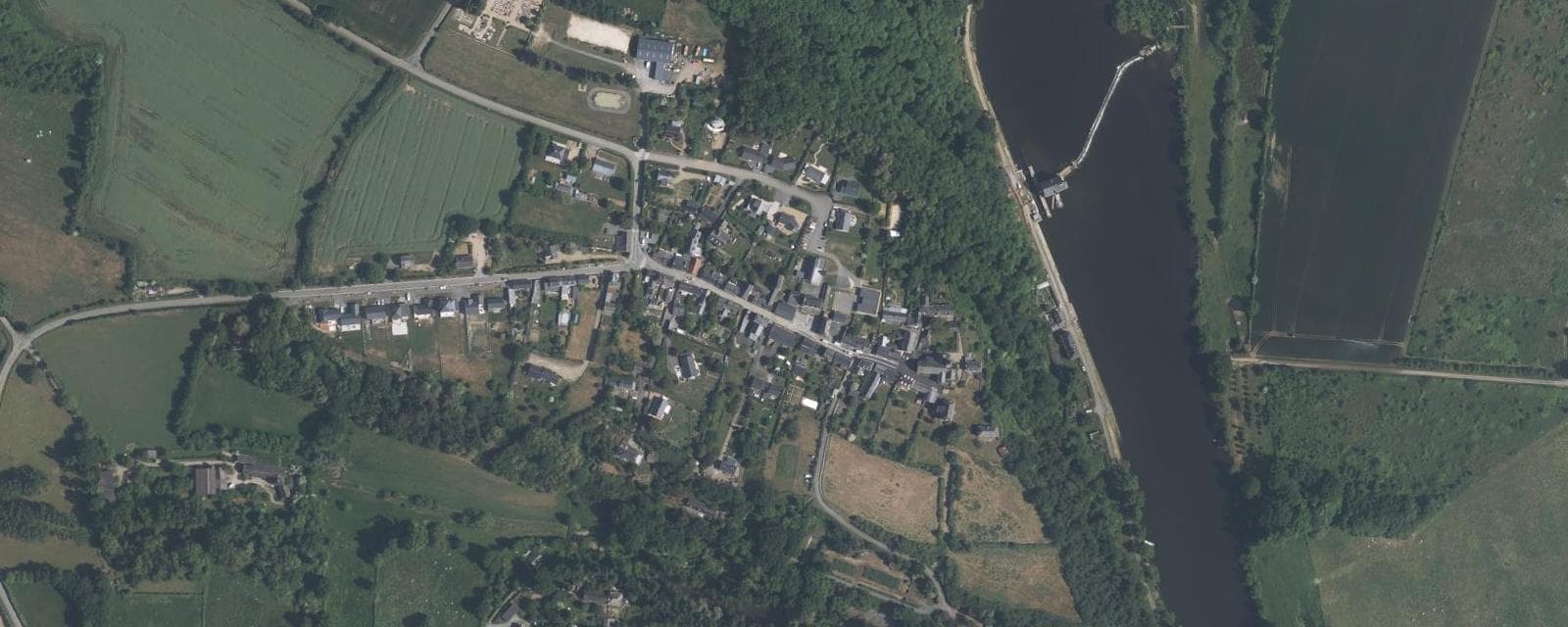 Vue aérienne de La Jaille-Yvon (Maine-et-Loire)