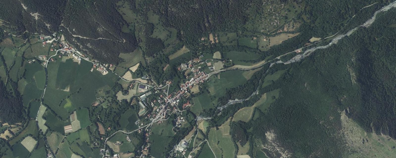 Vue aérienne de La Motte-en-Champsaur (Hautes-Alpes)