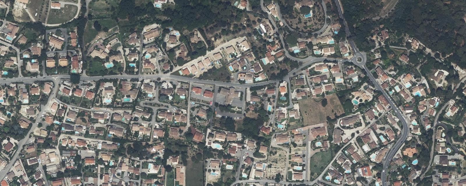 Vue aérienne de La Roquette-sur-Siagne (Alpes-Maritimes)