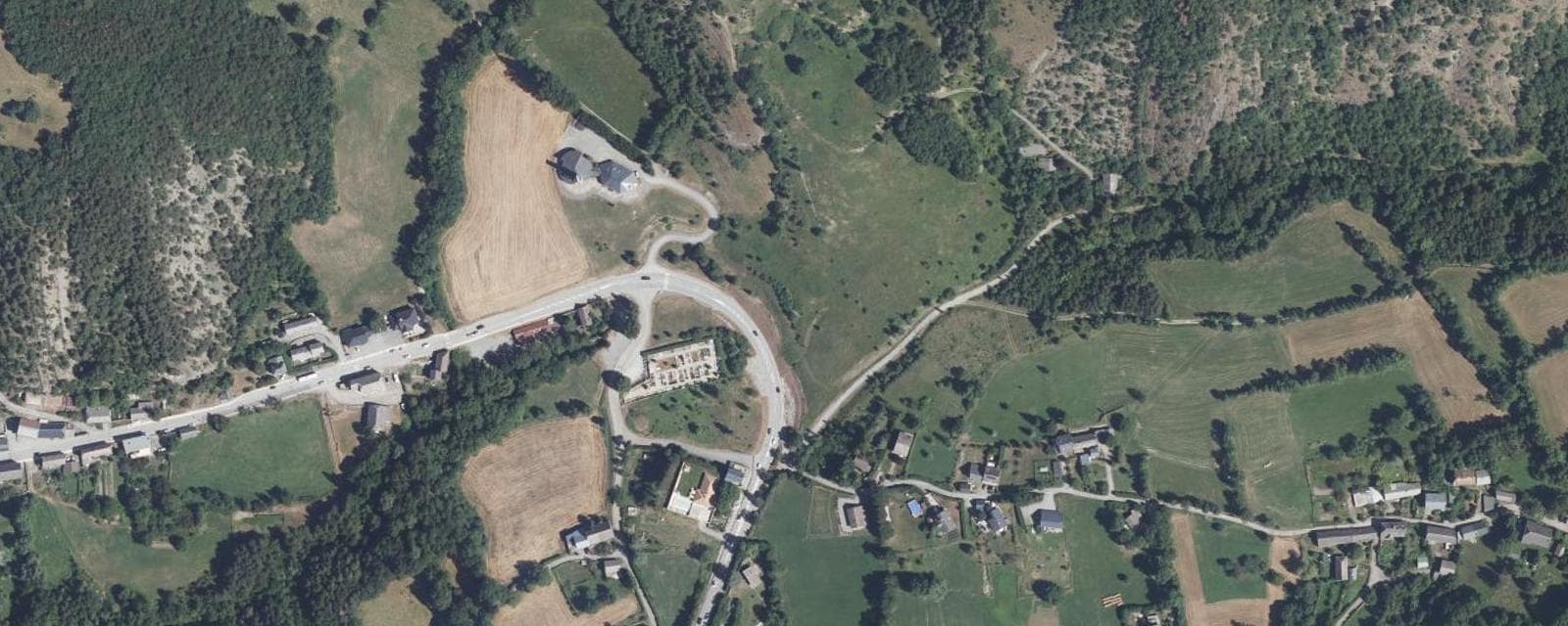 Vue aérienne de La Salle-en-Beaumont (Isère)