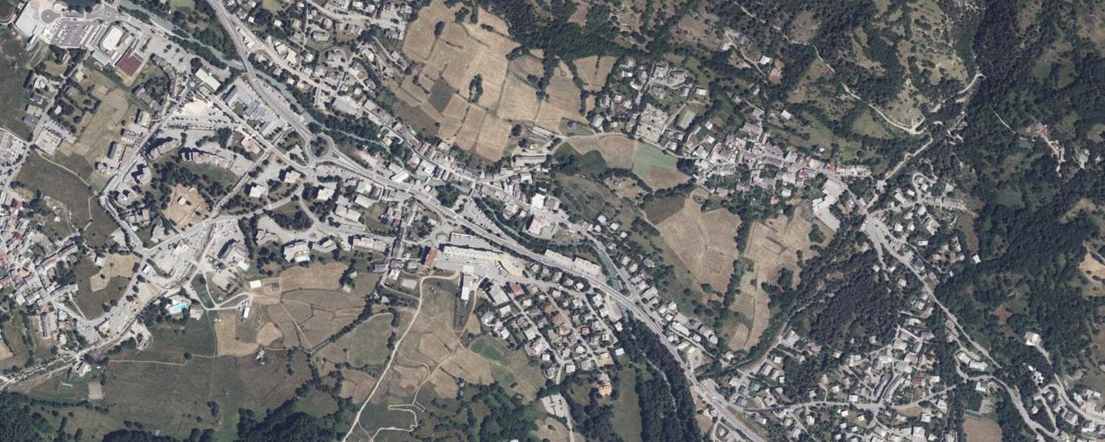Vue aérienne de La Salle-les-Alpes (Hautes-Alpes)
