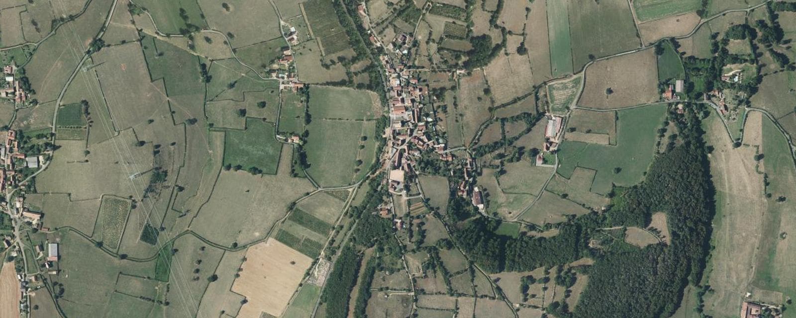 Vue aérienne de La Vineuse sur Fregande (Saône-et-Loire)