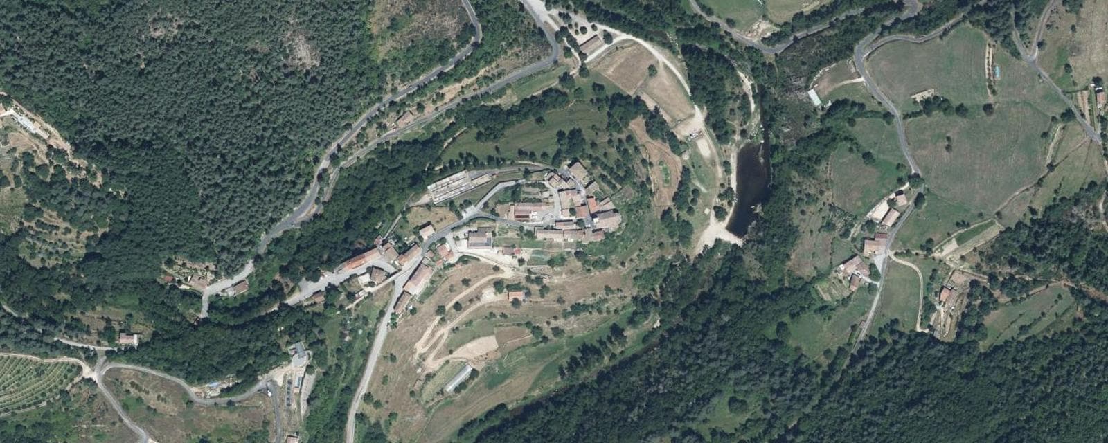 Vue aérienne de Labatie-d'Andaure (Ardèche)