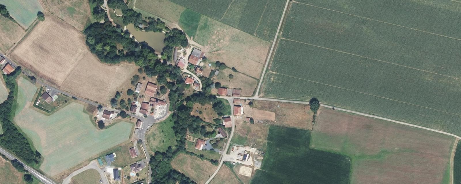 Vue aérienne de Lacadée (Pyrénées-Atlantiques)