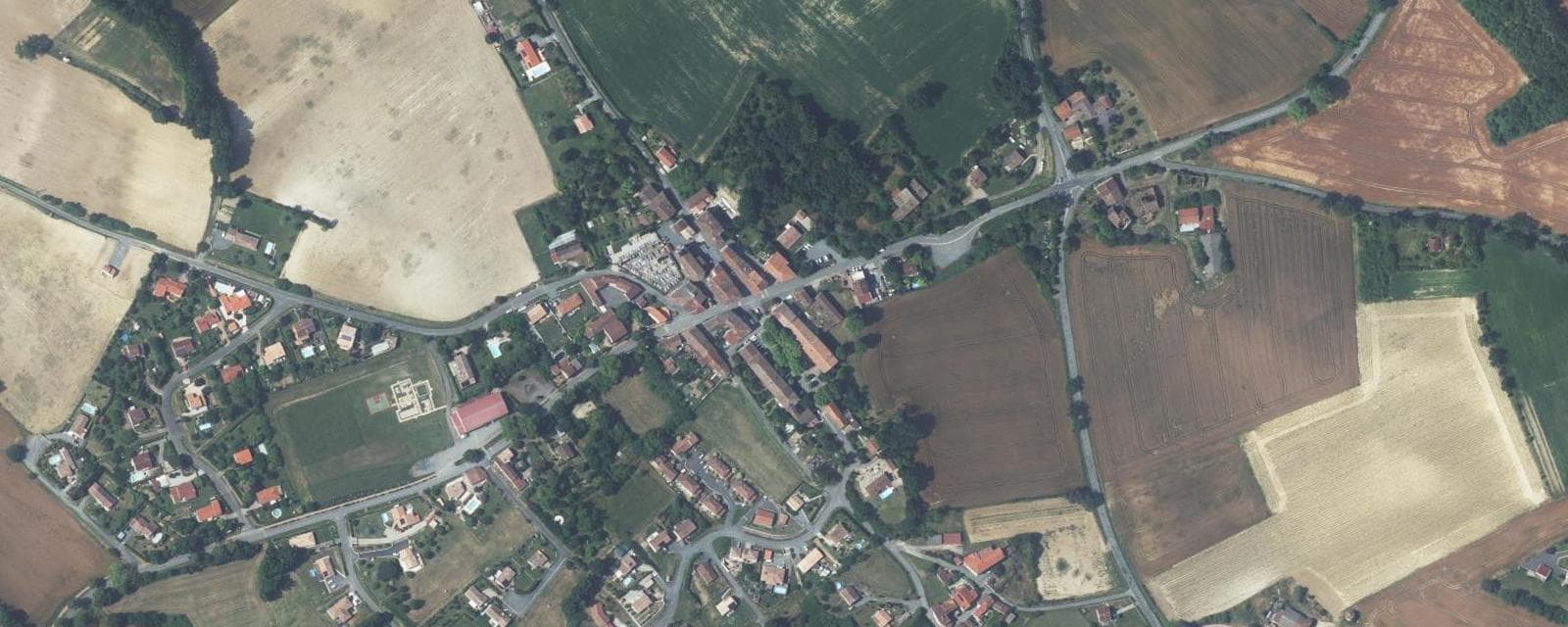 Vue aérienne de Lasgraisses (Tarn)