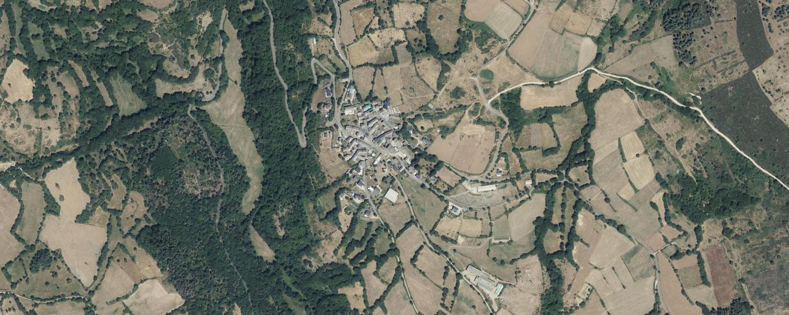 Vue aérienne de Le Born (Lozère)