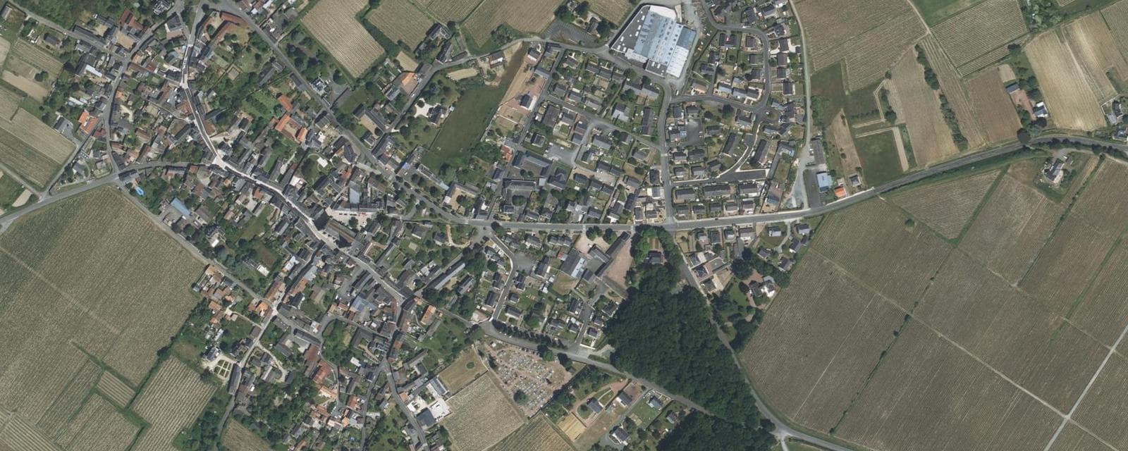 Vue aérienne de Le Puy-Notre-Dame (Maine-et-Loire)