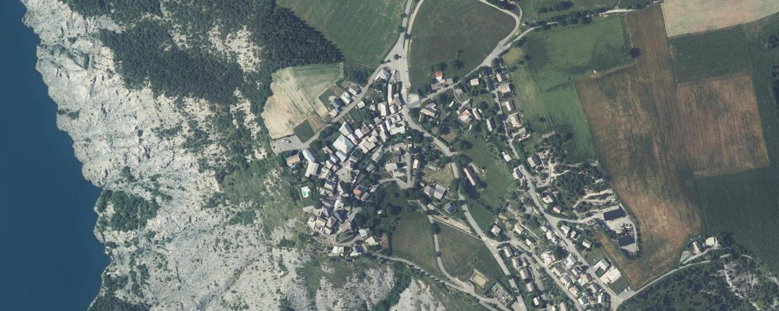 Vue aérienne de Le Sauze-du-Lac (Hautes-Alpes)