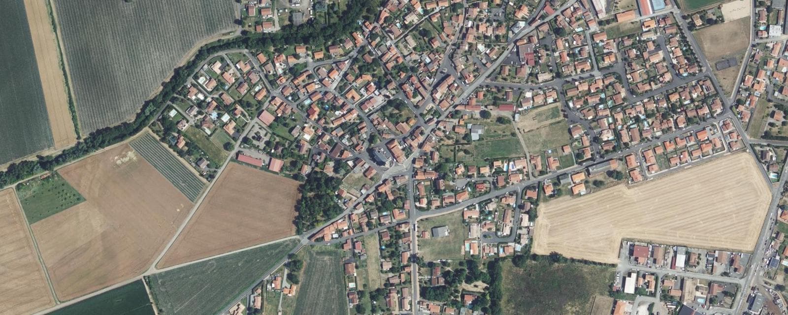 Vue aérienne de Les Martres-d'Artière (Puy-de-Dôme)
