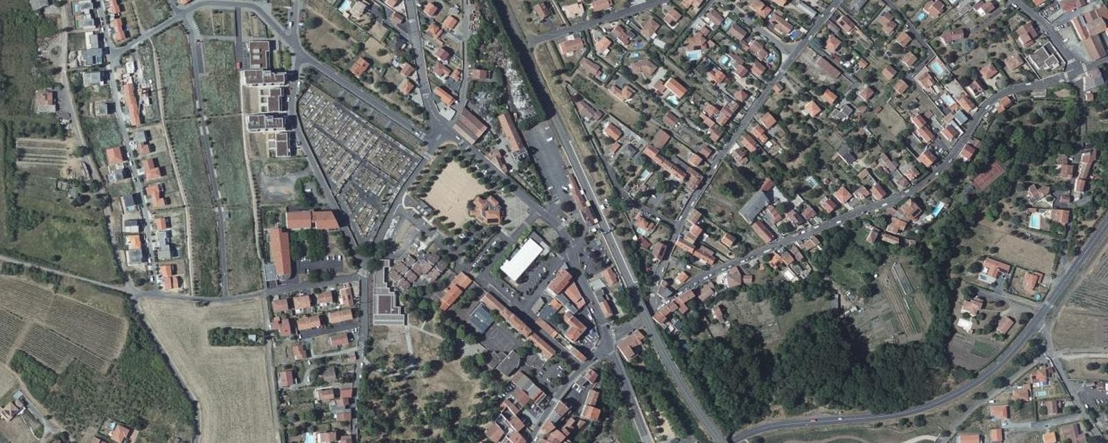 Vue aérienne de Les Martres-de-Veyre (Puy-de-Dôme)