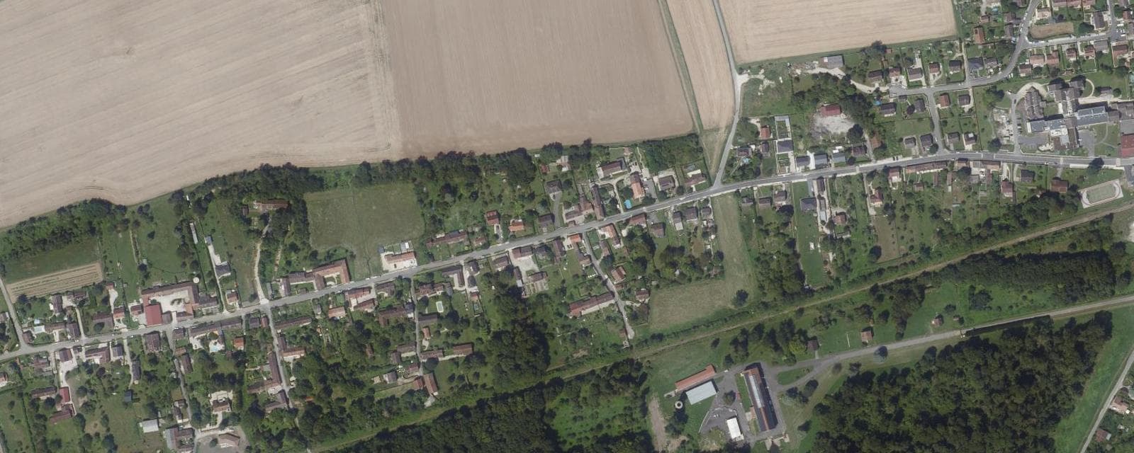 Vue aérienne de Les Ormes-sur-Voulzie (Seine-et-Marne)