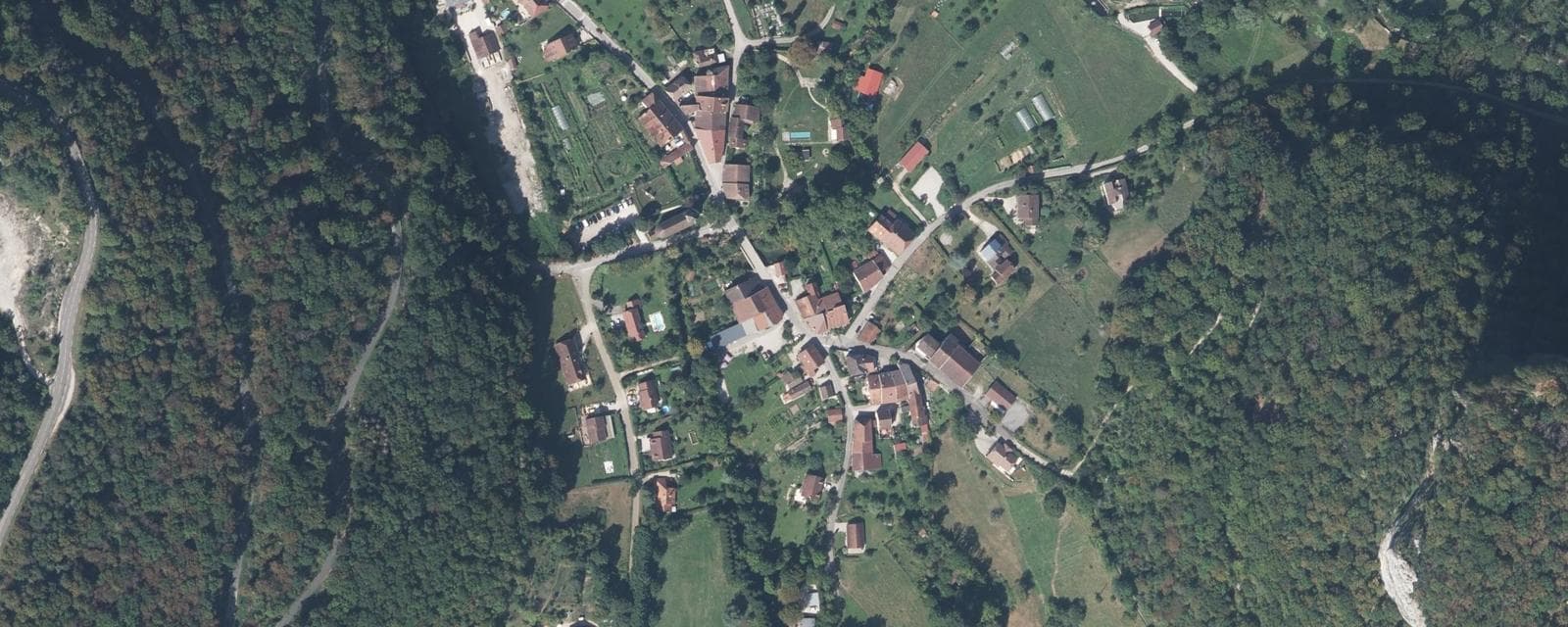 Vue aérienne de Les Planches-près-Arbois (Jura)