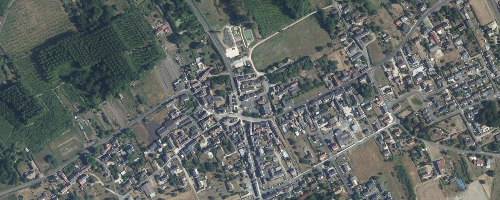 Vue aérienne de Lignières-de-Touraine (Indre-et-Loire)