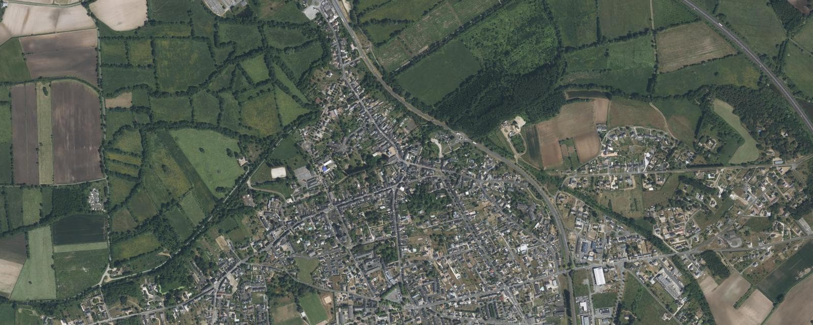 Vue aérienne de Longué-Jumelles (Maine-et-Loire)