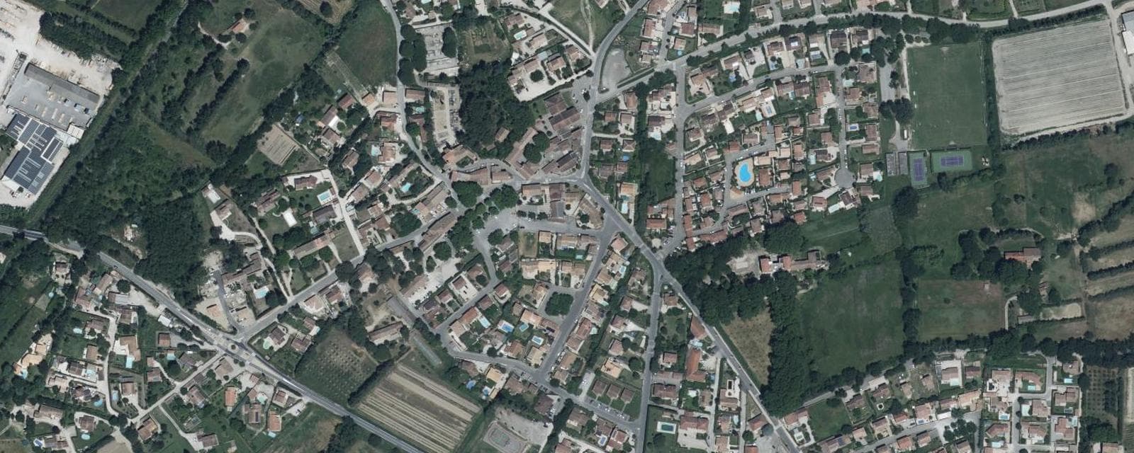 Vue aérienne de Loriol-du-Comtat (Vaucluse)