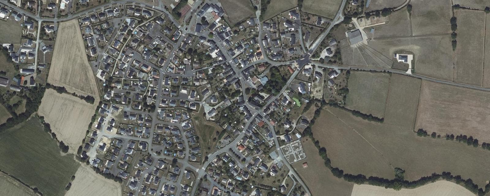 Vue aérienne de Louvigné (Mayenne)