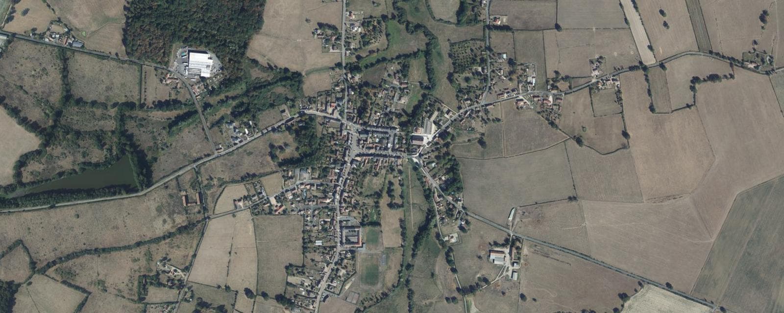 Vue aérienne de Lucenay-lès-Aix (Nièvre)