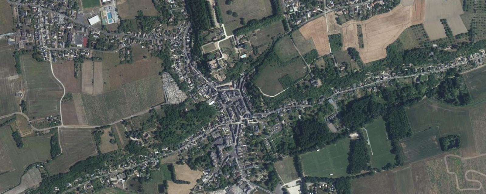 Vue aérienne de Luynes (Indre-et-Loire)