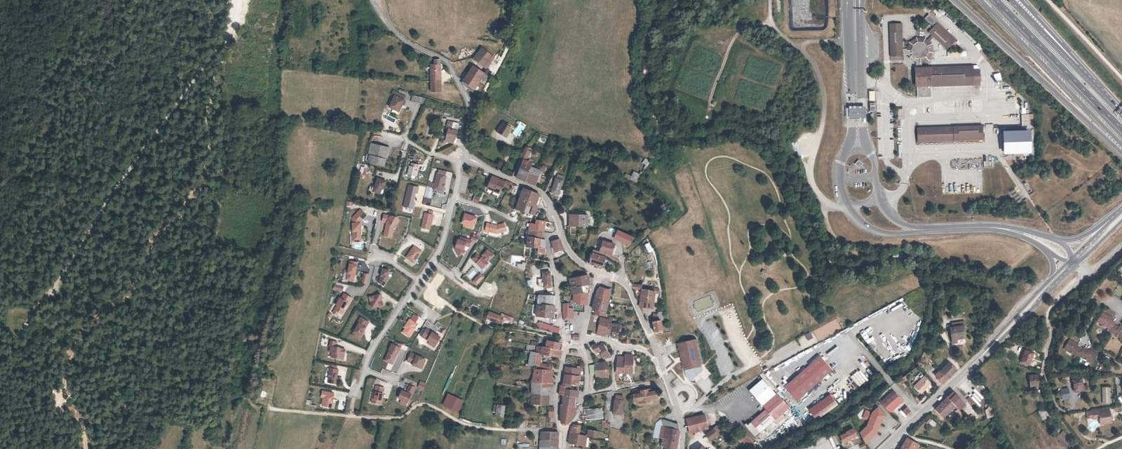 Vue aérienne de Maillat (Ain)