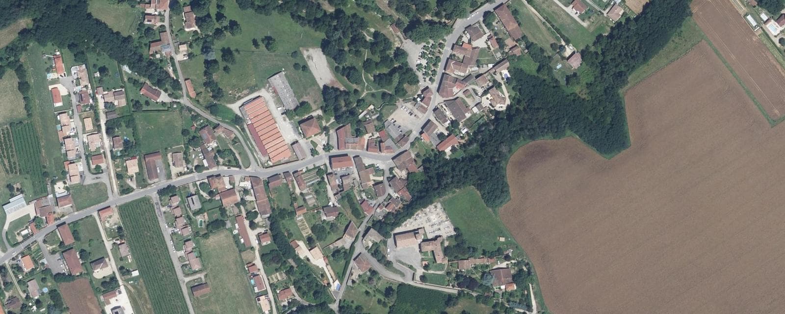 Vue aérienne de Manthes (Drôme)