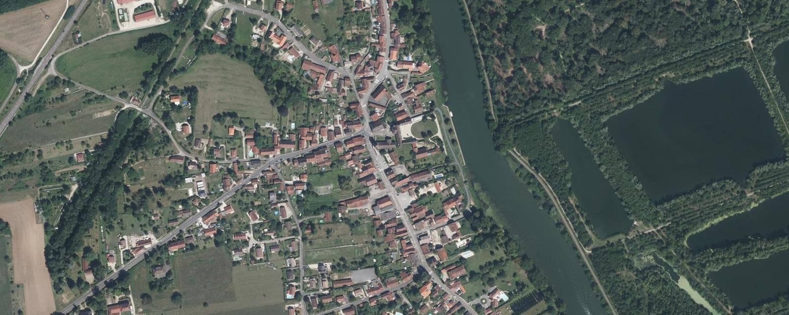 Vue aérienne de Mantoche (Haute-Saône)