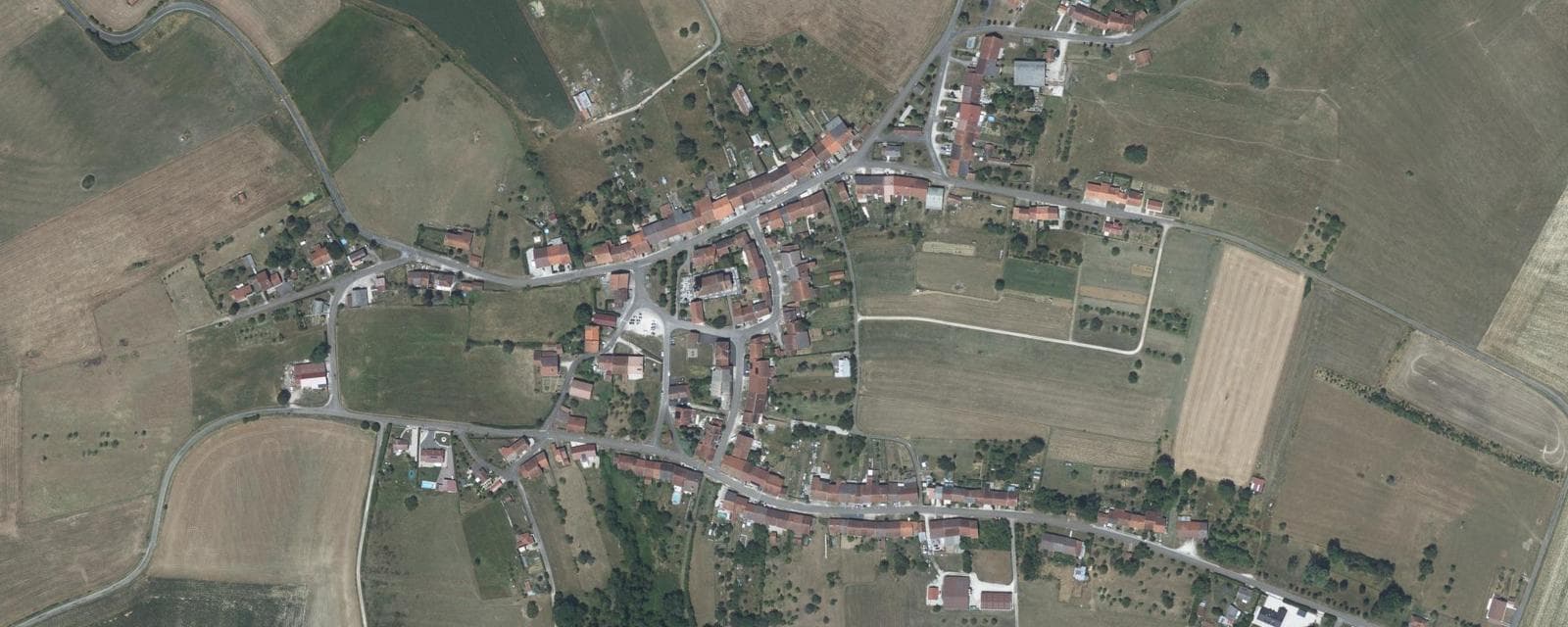 Vue aérienne de Marcilly-en-Bassigny (Haute-Marne)