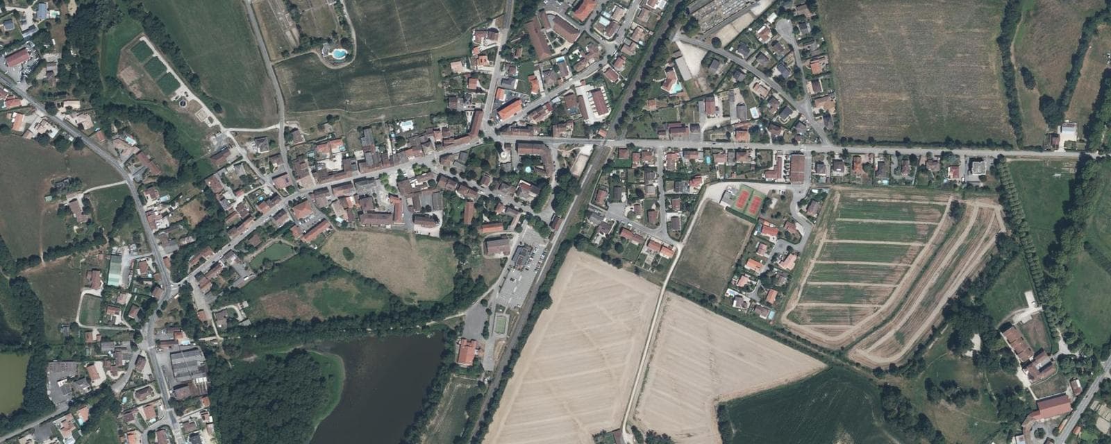 Vue aérienne de Marlieux (Ain)