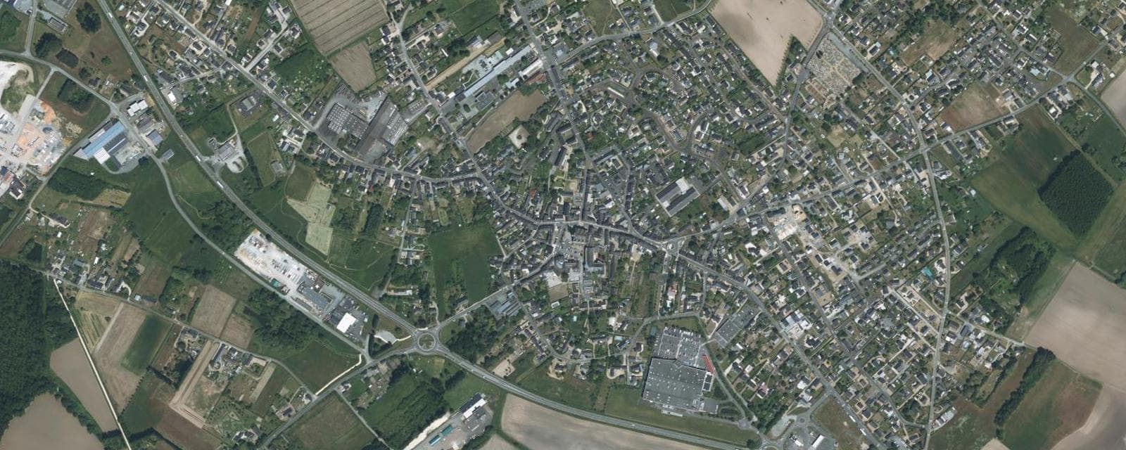 Vue aérienne de Mazé-Milon (Maine-et-Loire)