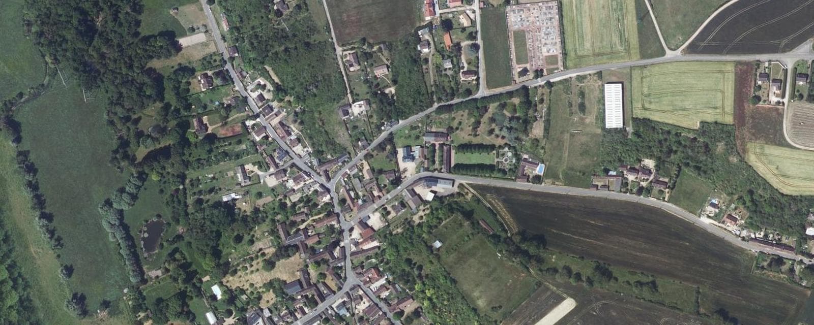 Vue aérienne de Mézières-en-Drouais (Eure-et-Loir)