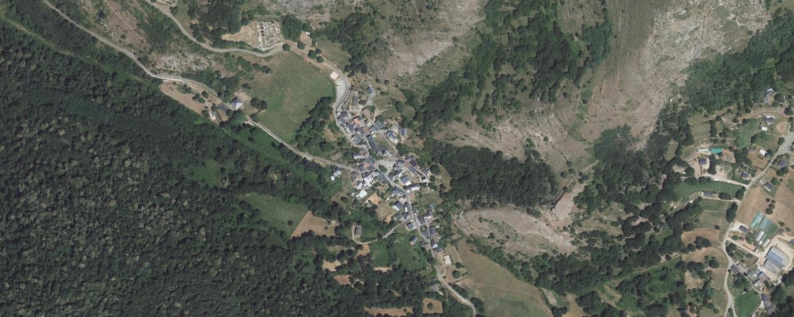 Vue aérienne de Miglos (Ariège)