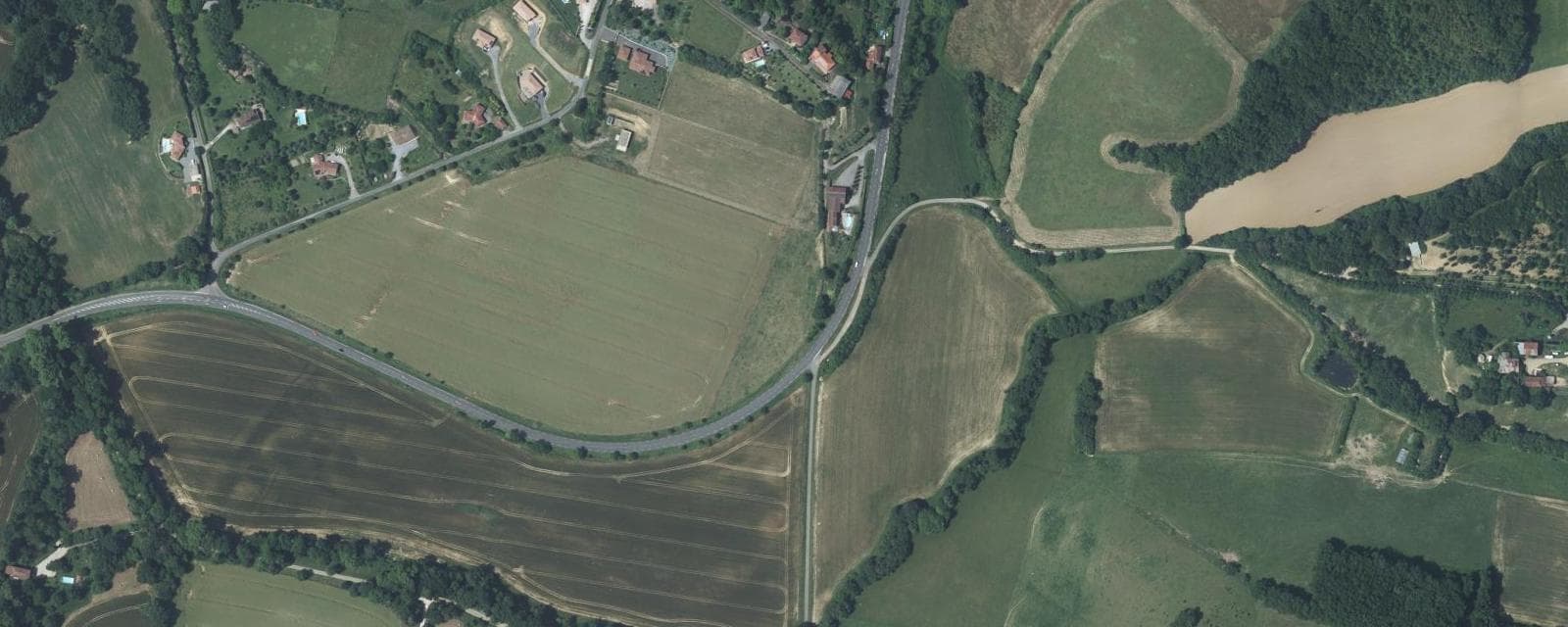Vue aérienne de Miramont-d'Astarac (Gers)