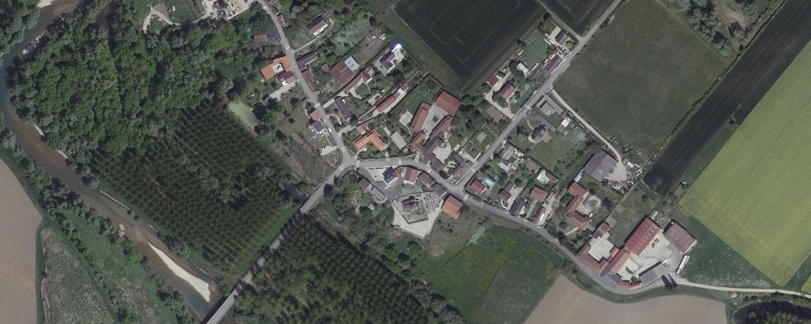 Vue aérienne de Moncetz-l'Abbaye (Marne)