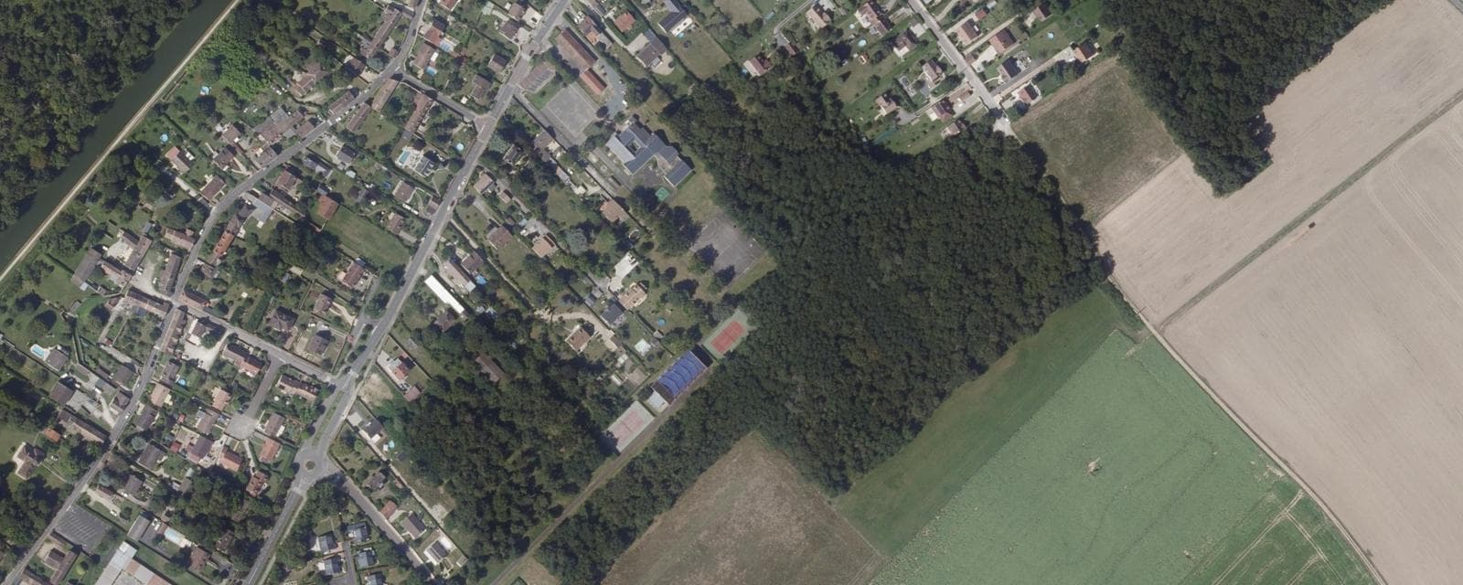 Vue aérienne de Moncourt-Fromonville (Seine-et-Marne)