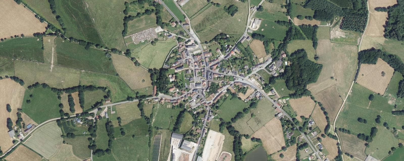Vue aérienne de Montel-de-Gelat (Puy-de-Dôme)