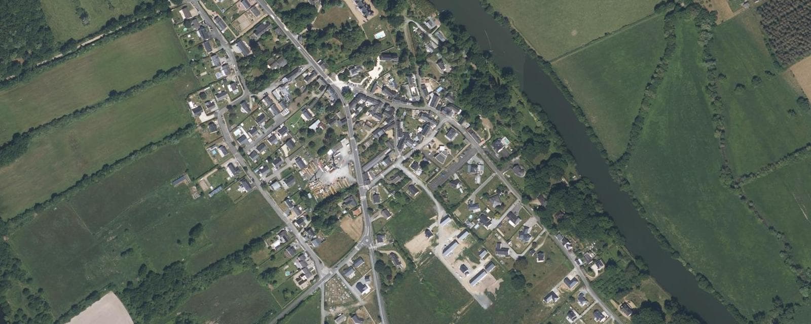 Vue aérienne de Montreuil-sur-Loir (Maine-et-Loire)